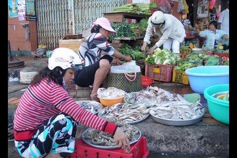 Women sorting seafood for sale. Credit: Claire Fackler, NOAA/Marine Photobank